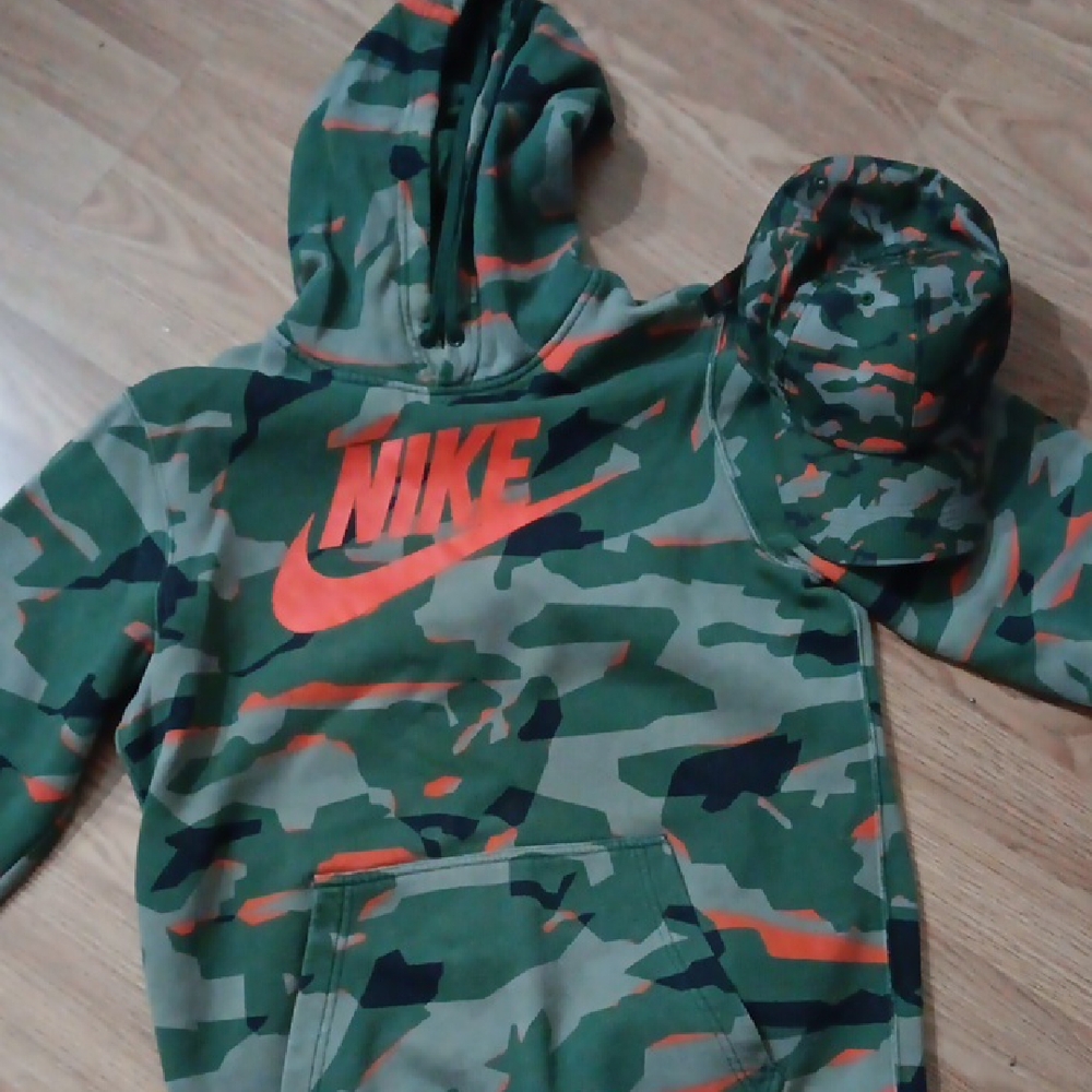 RARE NIKE CAMO HOODIE & HAT